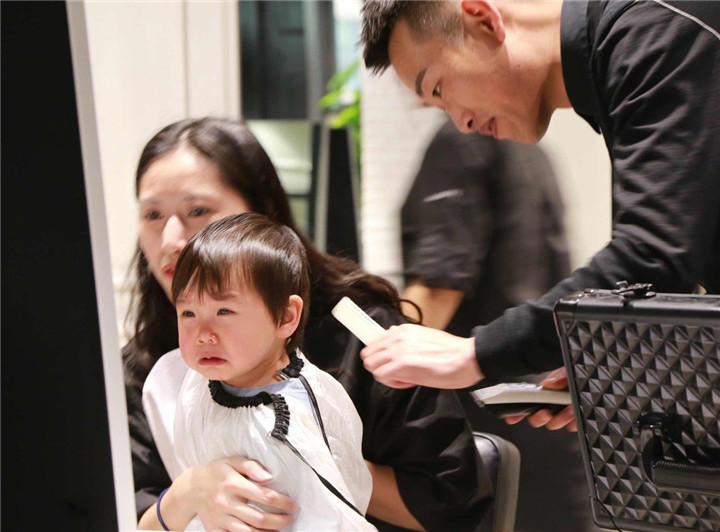 孩子对剪发很恐惧症怎么办？家长别着急，正确引导才是关键