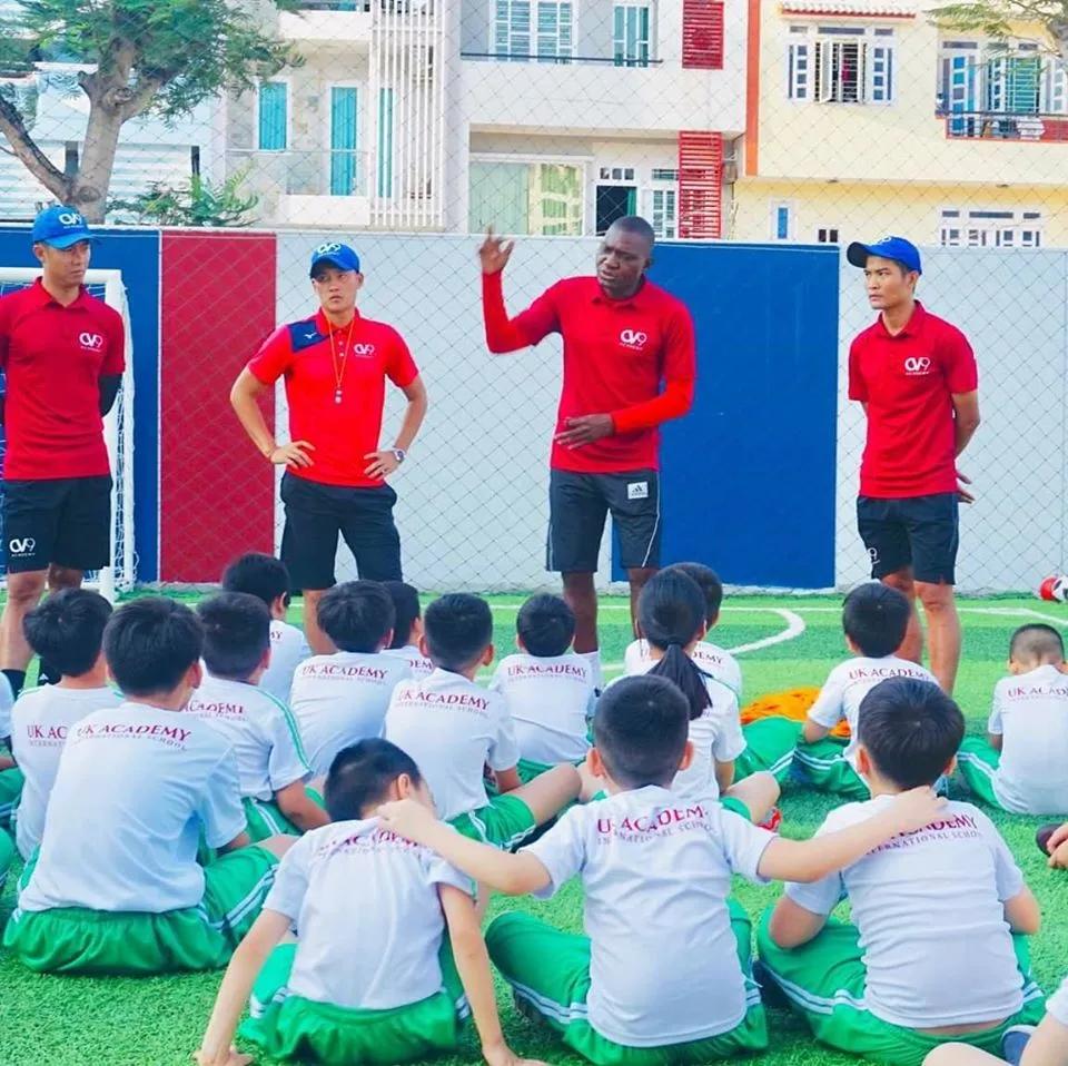 方索小传丨非洲冠军助力五牛保级，见多识广走遍欧美亚非