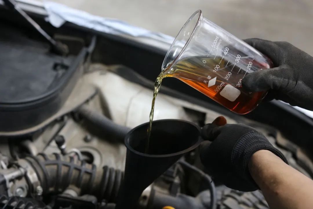 14年英菲尼迪g25拆车视频,英菲尼迪g25整备翻新