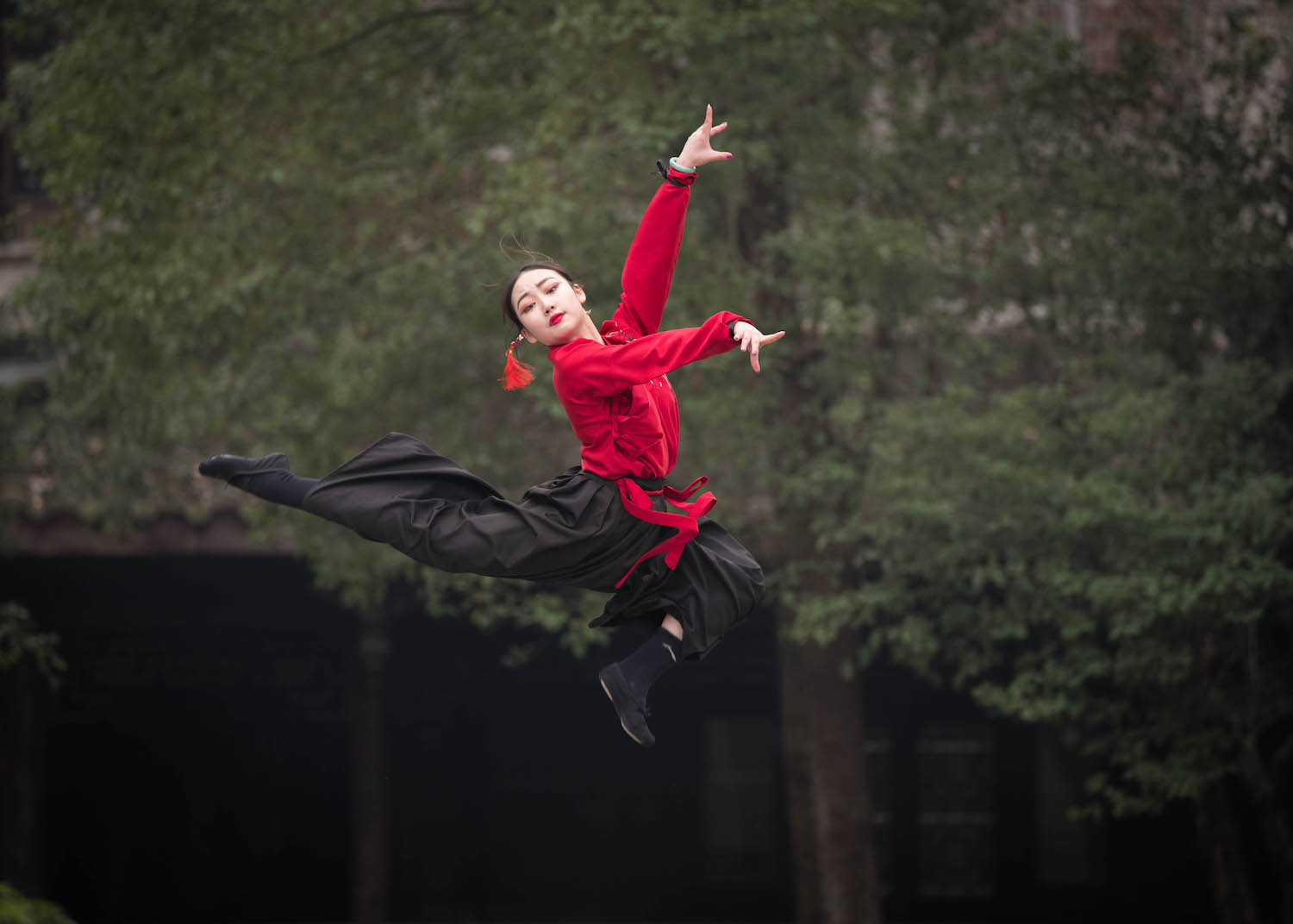 绌哄鐬棿鍙樿韩濂冲叺,绌哄蹇棯鏄ョ鑸┖