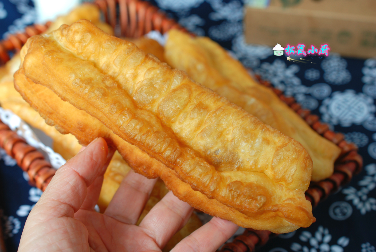 怎么调鸡蛋面粉炸油条好吃,面粉炸酥脆小油条的做法