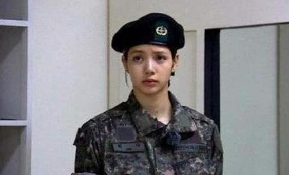 王嘉尔为lisa打calllisa点赞评论,lisa怎么回应王嘉尔