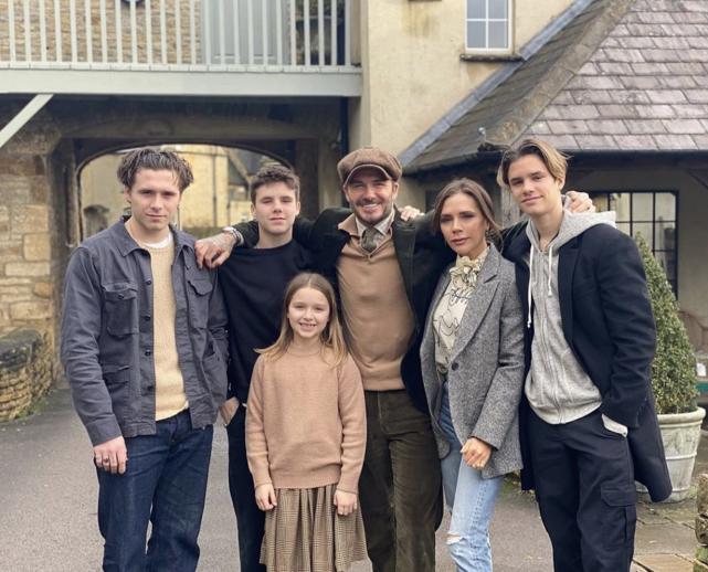 小贝一家三口,小贝一家人视频