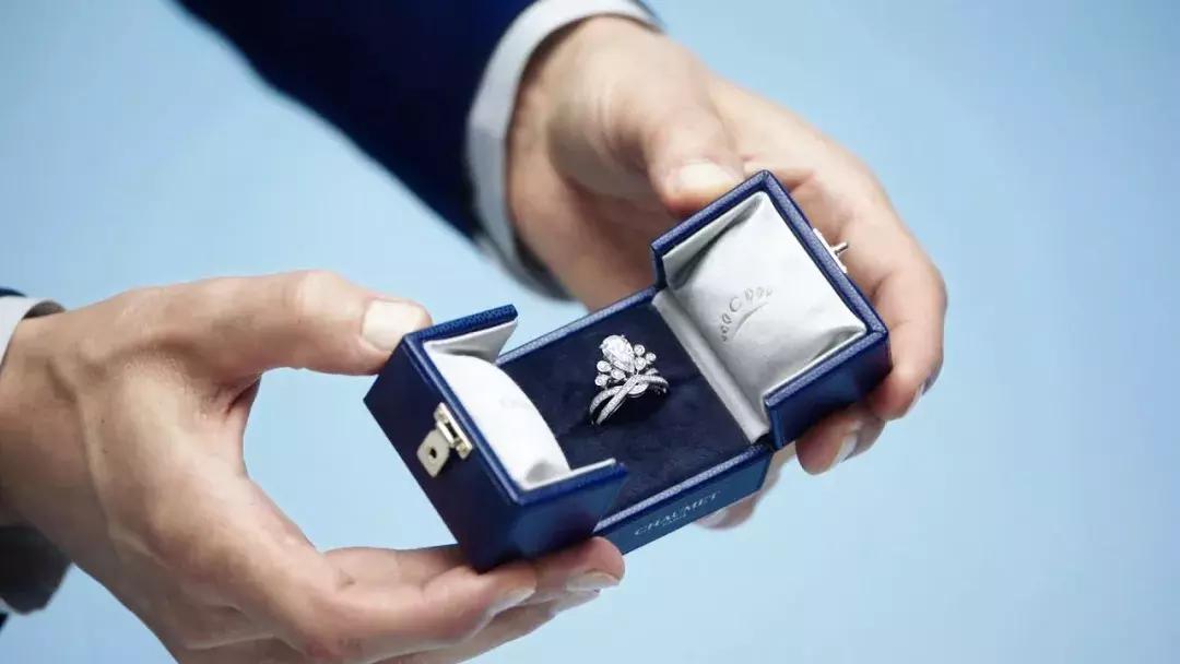 求婚戒指和婚礼戒指一样吗,求婚戒指比结婚戒指贵