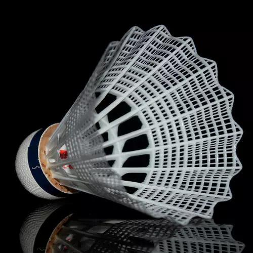 羽毛球为什么是16根羽毛,羽毛球一直是一样的握拍吗