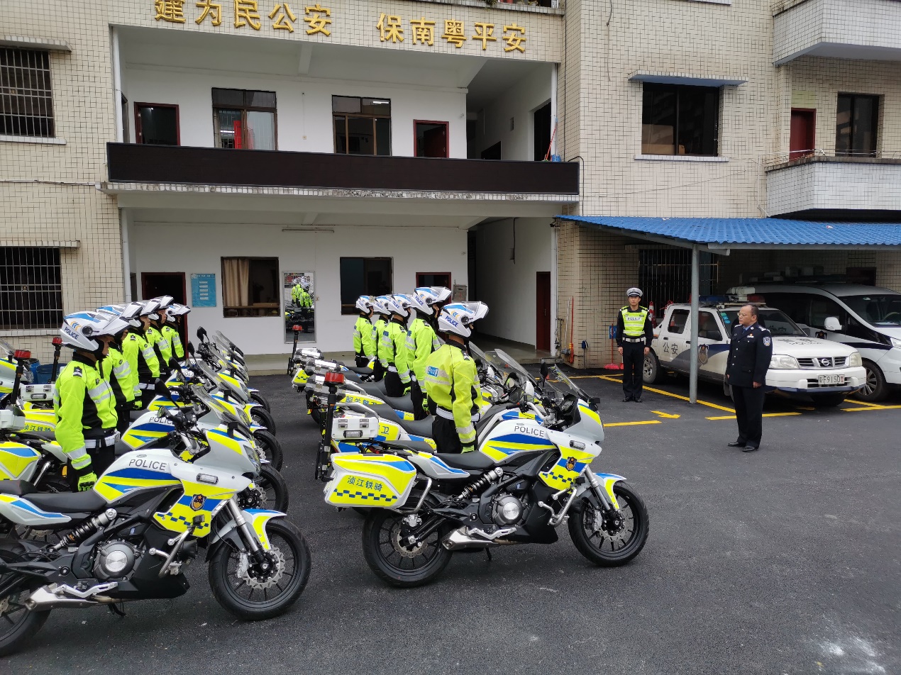 铁骑生死时速护送危重病人就医,300多名铁骑护送一名危重病人跨省