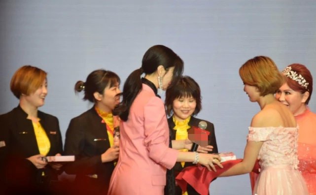 华少辟谣高以翔事件,华少发文悼念高以翔