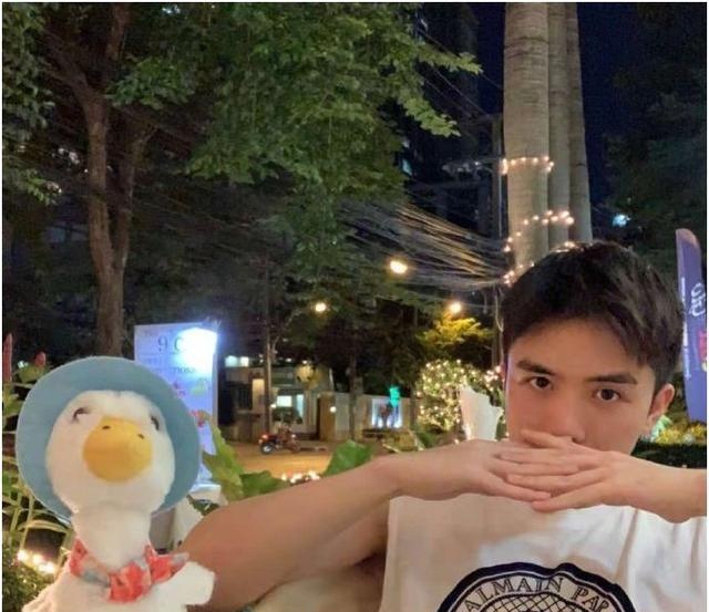 又翻车了,被gay骗感情,为捞钱无下限?