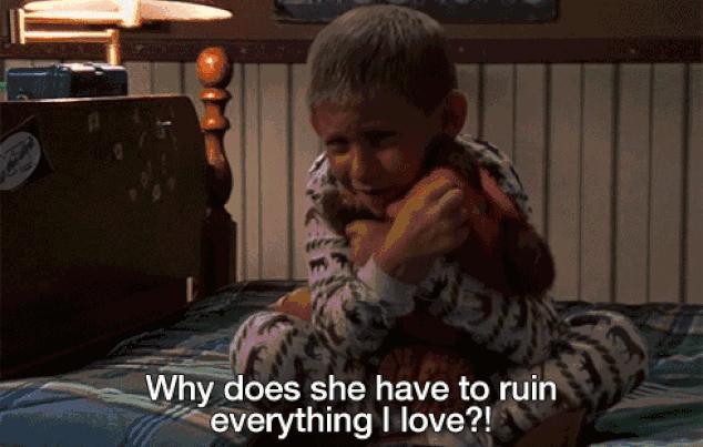 小孩喜欢摸大人耳朵的原因,婴幼儿喜欢揪耳朵