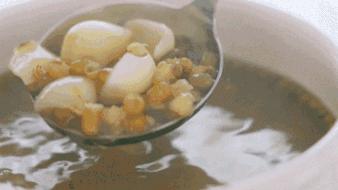 绿豆水如何熬制清热解毒效果最好,煮绿豆是不是要前一天泡水