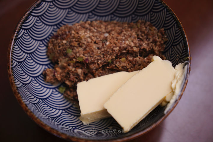 煎牛排时黄油炸到身上怎么办,煎牛排香料总是一煎就糊