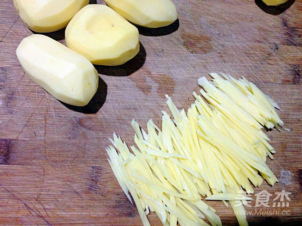 炒土豆丝注意点,炒土豆丝时哪种做法不粘锅