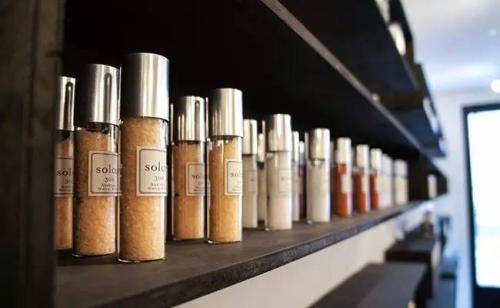 看日本老店的另类救赎!实体店还能这样玩?!