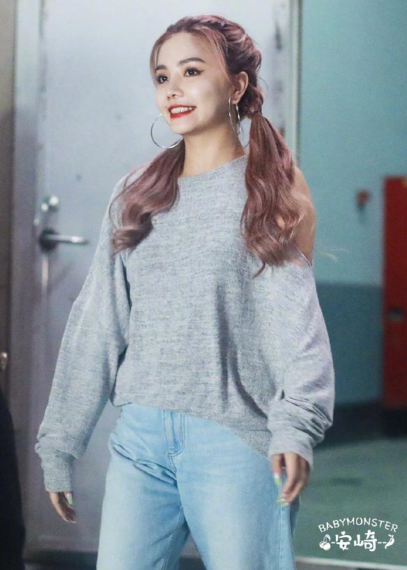 今年秋冬最火的3款卷发秒变仙女,适合30-35岁女性的卷发造型推荐