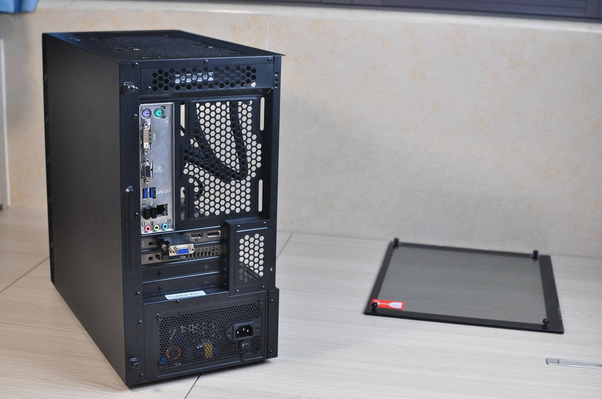 全靠图纸和客服加度娘，小白也能装电脑