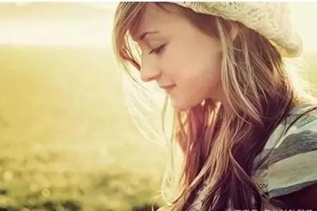 脸上起痘红一片怎么修复,脸上起红痘是怎么回事如何消除