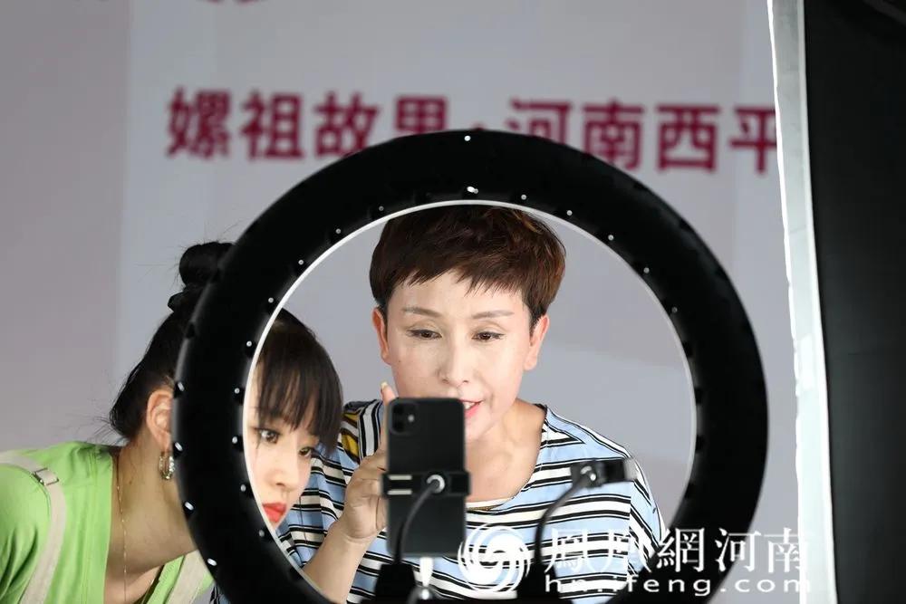 服装热销直播,服装直播放量