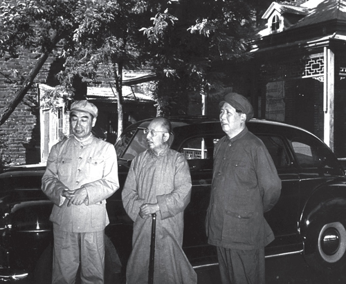 《*园春沁**·雪》轰动重庆,遭国民*文化党**圈*攻围**,毛*东泽**:鸦鸣蝉噪