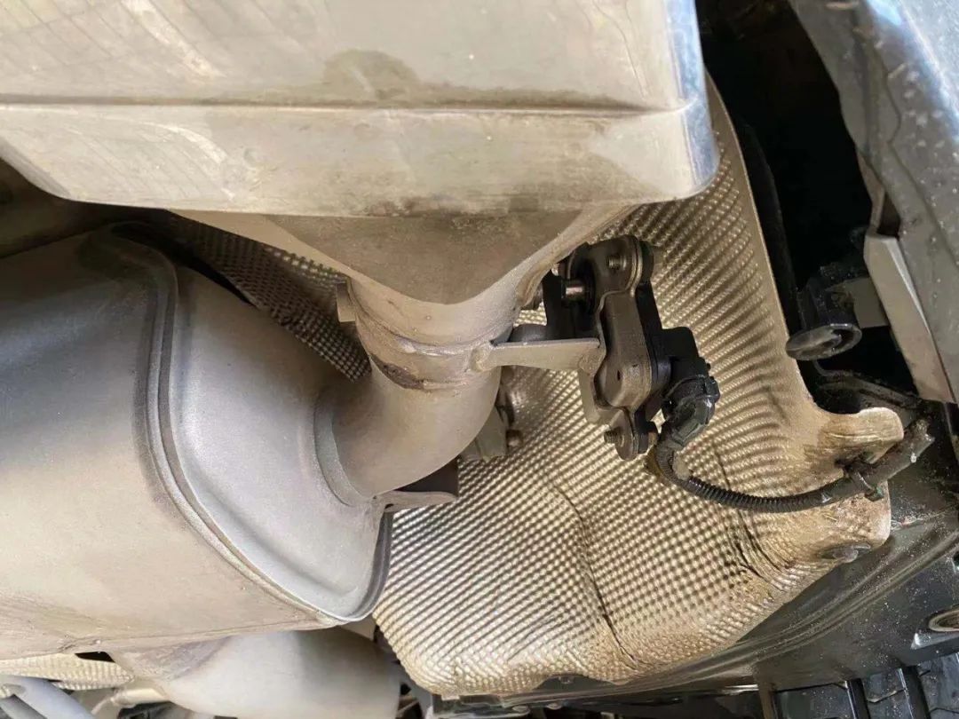 宝马8系双门碳纤维,宝马8系四门版的驾驶感受