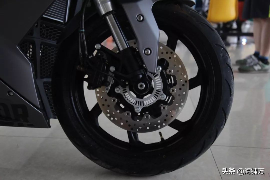 刀锋400跑车,刀锋400是地平线车吗