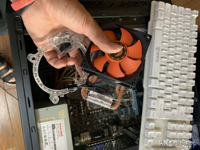 玩游戏突然关机主机内冒火花,玩电脑的奇怪现象