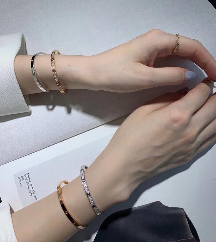 如何对待天蝎座的忽冷忽热,天蝎座对你忽冷忽热的真实原因