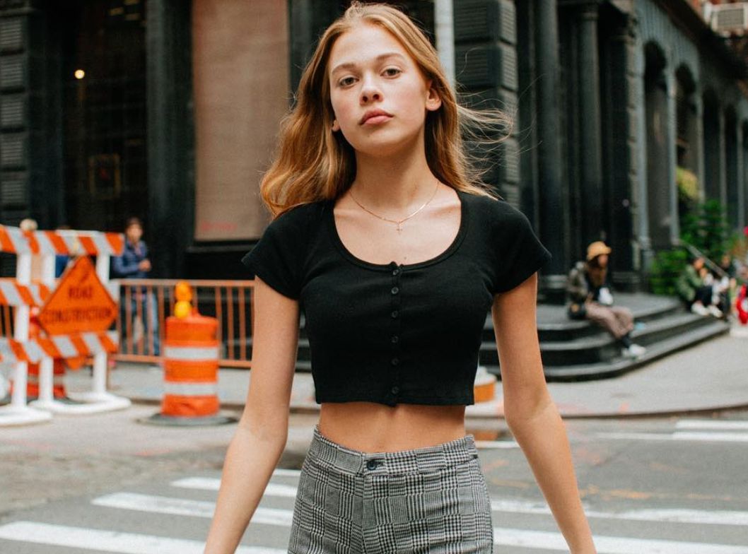 欧阳娜娜优衣库水桶包,欧阳娜娜优衣库卫衣