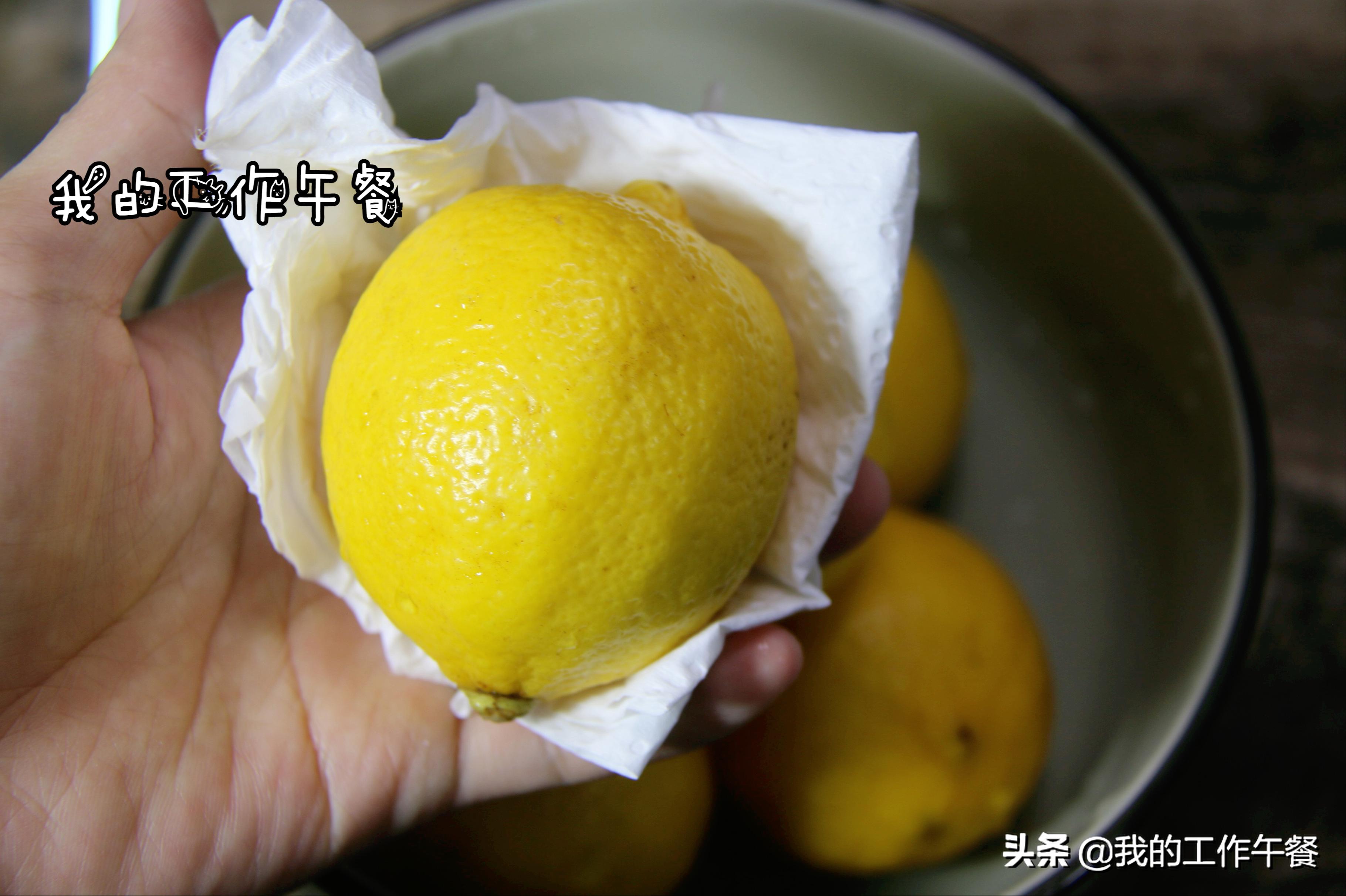 柠檬别在泡水喝了用白醋泡一泡,柠檬和白醋泡在一起作用有哪些