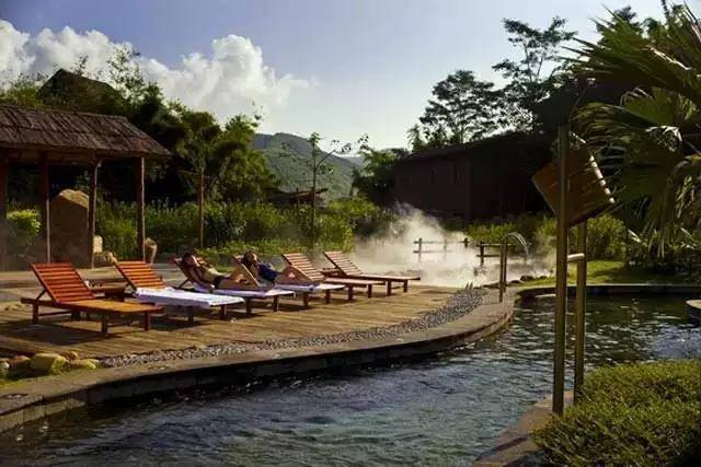 「冬来临·醉温泉」新装怡情谷主楼高级房,早晚2餐+泡38个温泉池