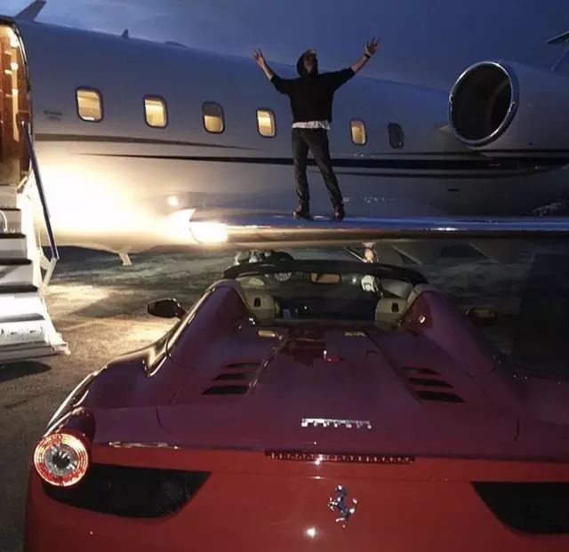 别以为开豪车是有钱人,开跑车的你以为是富二代