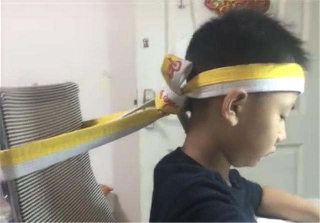 孩子写字老爱趴着有啥办法,孩子学校写字爱趴着怎么办