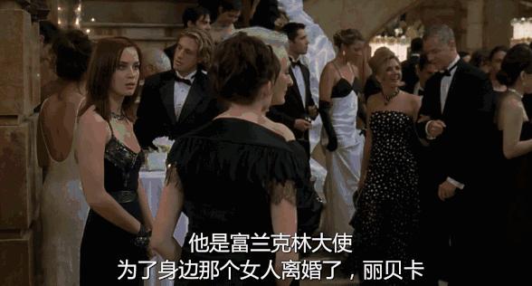 59岁穿比基尼秀长腿A4腰，她就是传说中的女魔头吧？