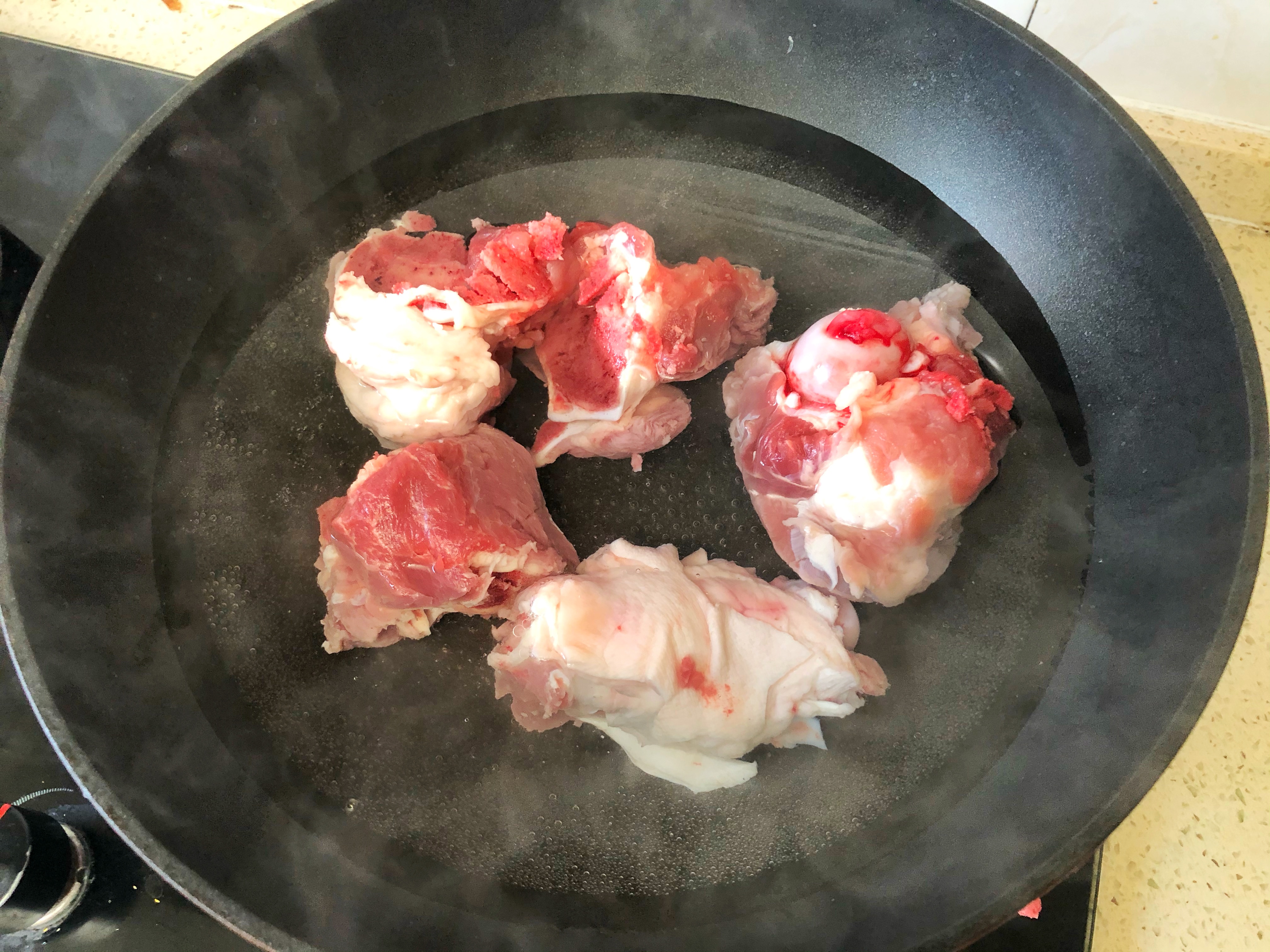 家庭熬骨头汤放什么调料,在家熬骨头汤