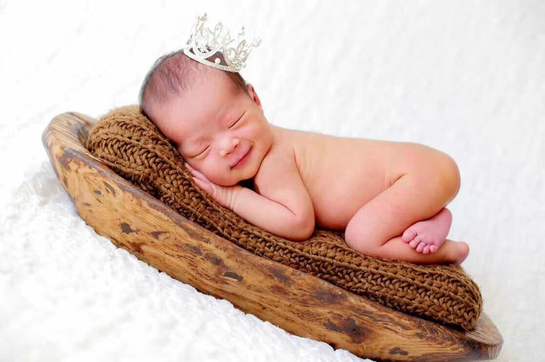 2岁女孩游泳10分钟横渡沾天湖,一岁女童10分钟横渡沾天湖