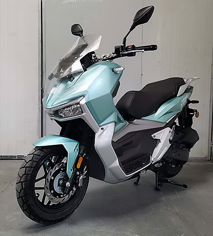 本田踏板pcx160对比155,本田pcx160和铃木150