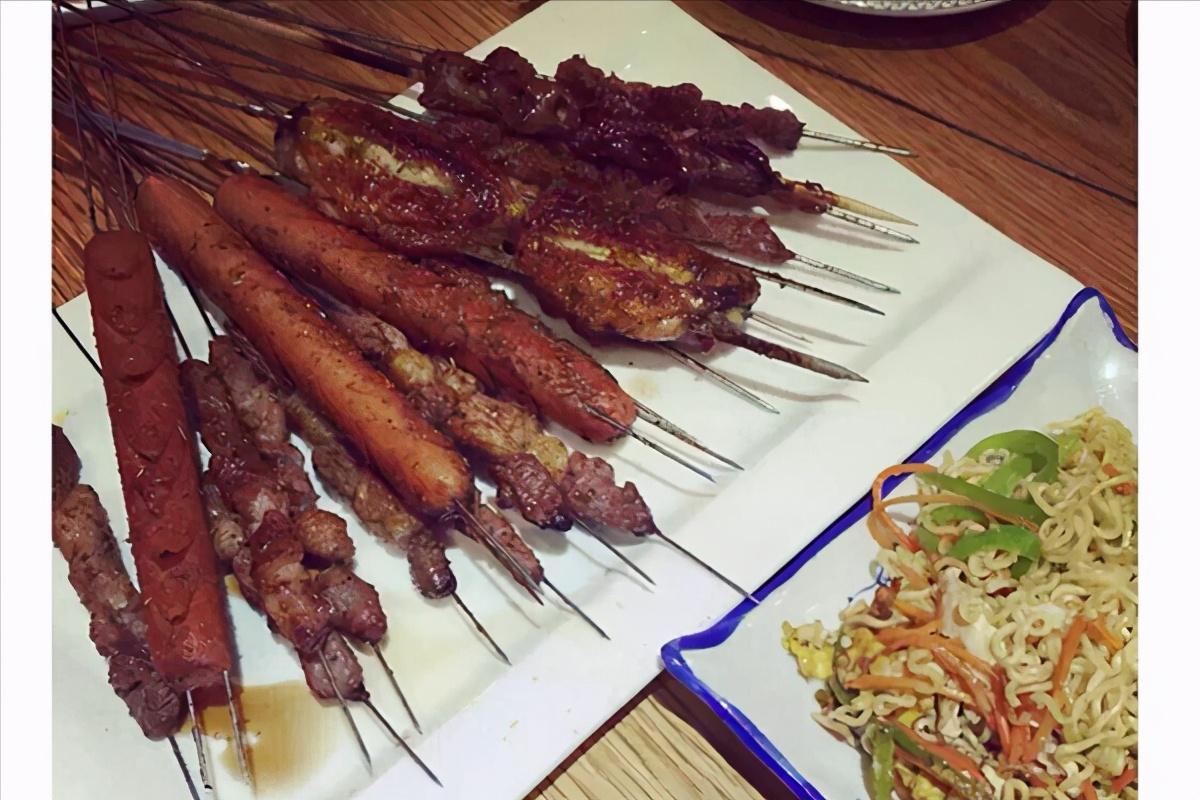 香蕉和苹果晚上哪个适合吃,香蕉苹果晚上吃会中毒吗