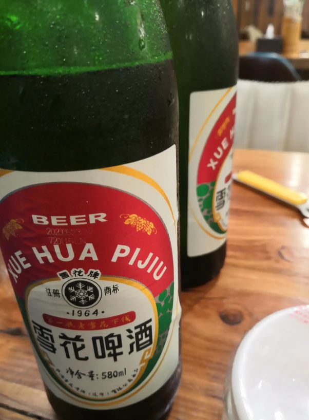 夏天喝啤酒,这5款国产“大绿棒子”,能喝3瓶以上的都是好酒量