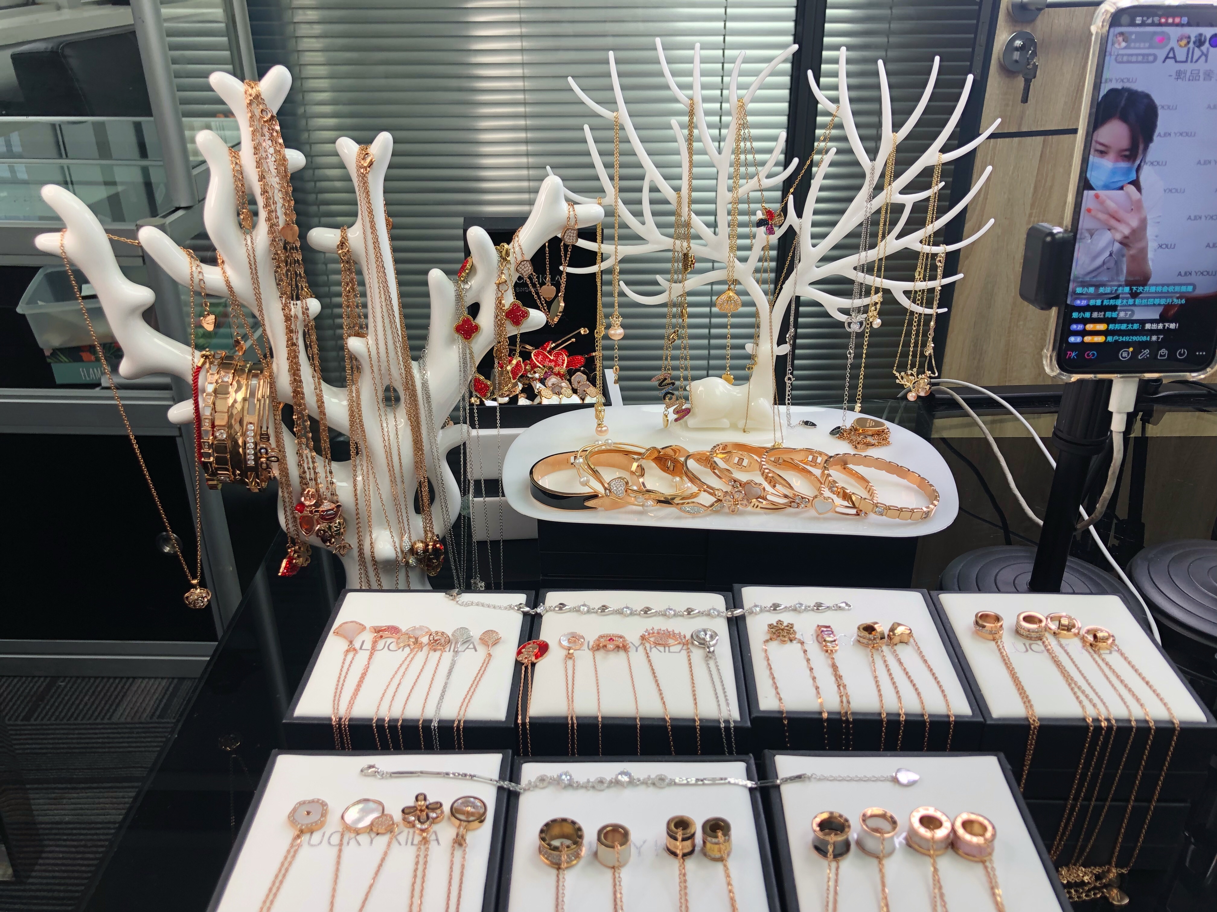 幸运吉拉潘多拉哪个好,幸运吉拉和潘多拉对比