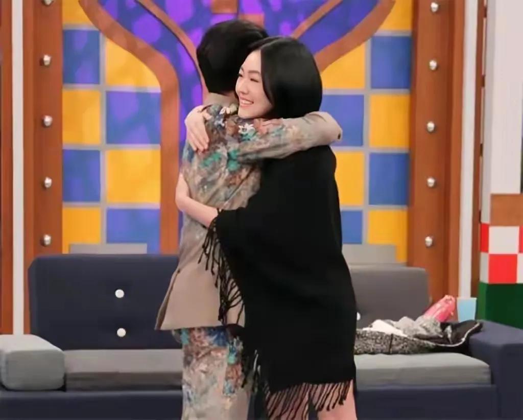 台上生猛，台下很怂：小S和这两个男人的故事，原来这么“悲惨”