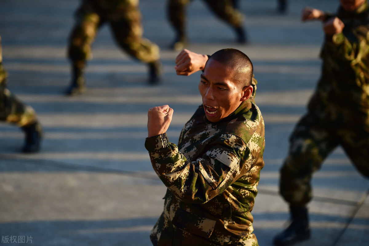 在部队留队容易吗需要什么条件,在部队转士官要什么条件