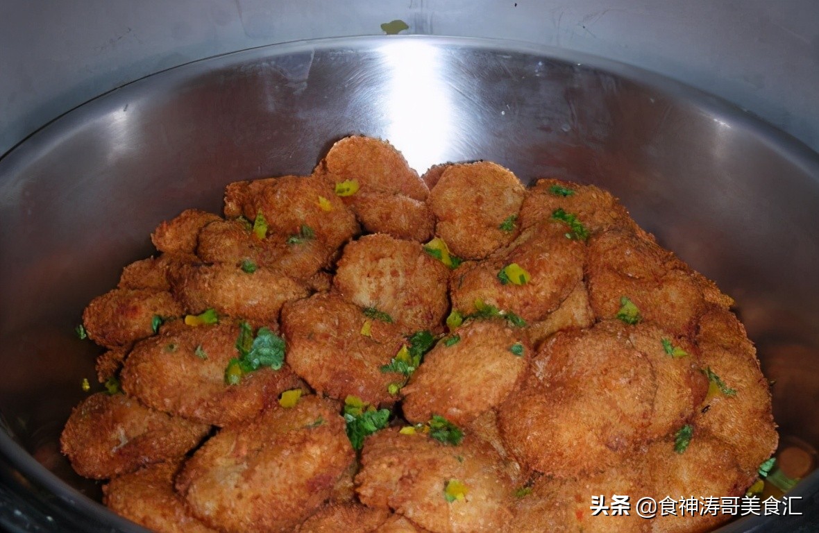 沙特家庭的一日三餐，营养过剩导致胖人太多，无奈宣布减肥换黄金