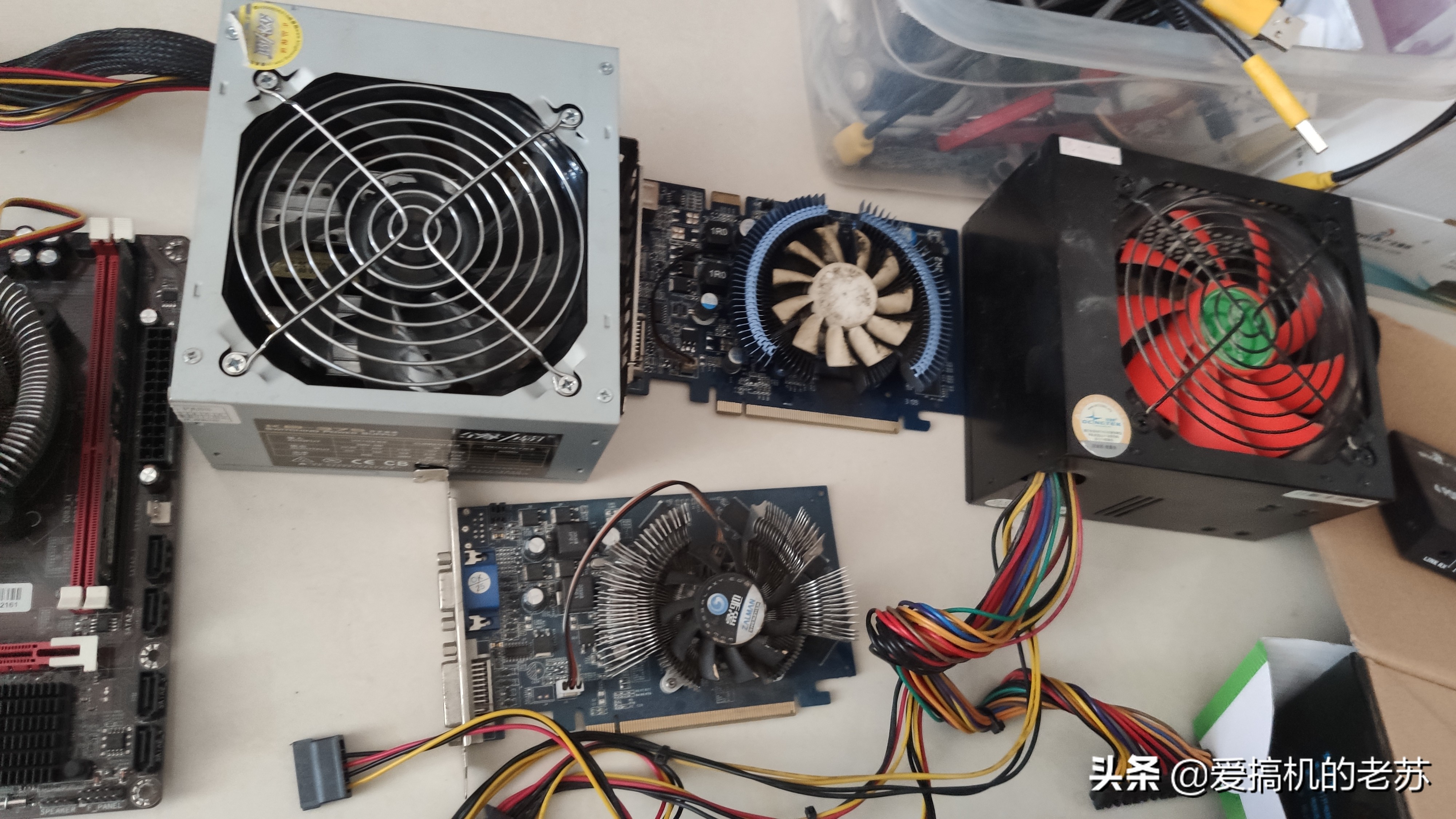 发挥图吧基佬精神，去朋友的地下城工作室捡点垃圾，能开个网吧了