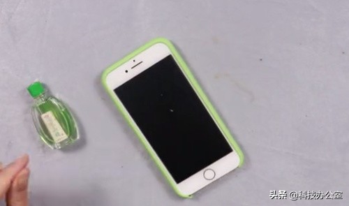 手机屏幕脏了怎么擦才能擦干净,手机屏幕脏了用什么擦才能干净