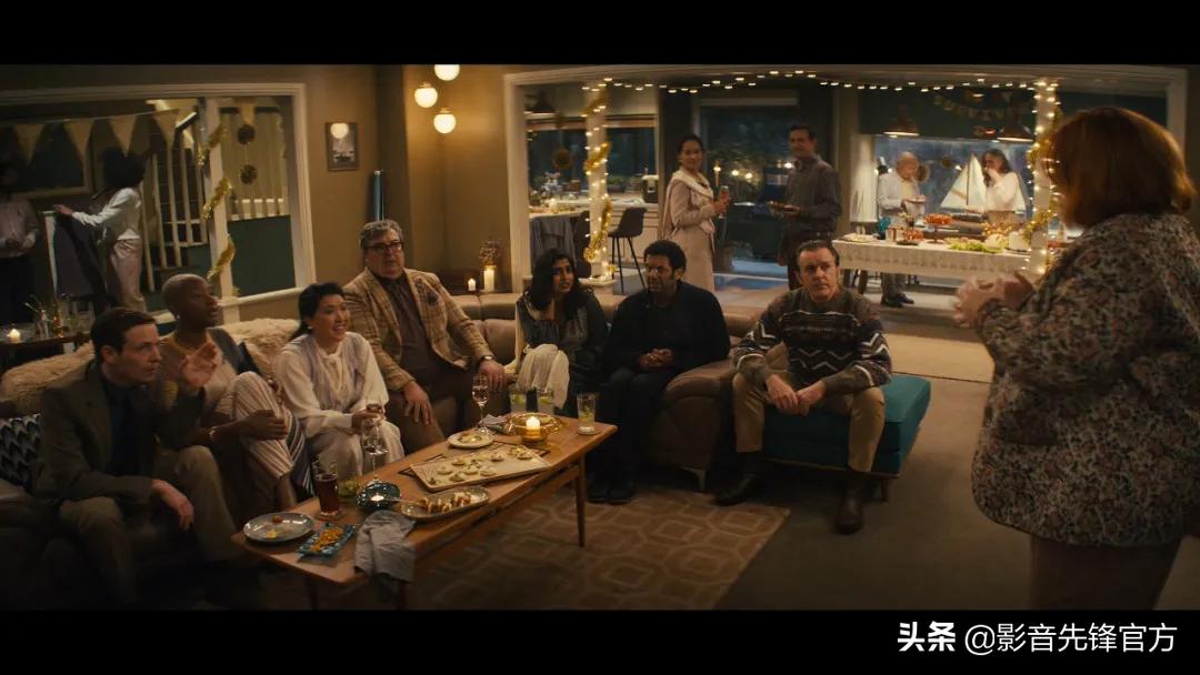 触及各种禁忌点的邪典之作被改编成了电影，一开播就大获好评