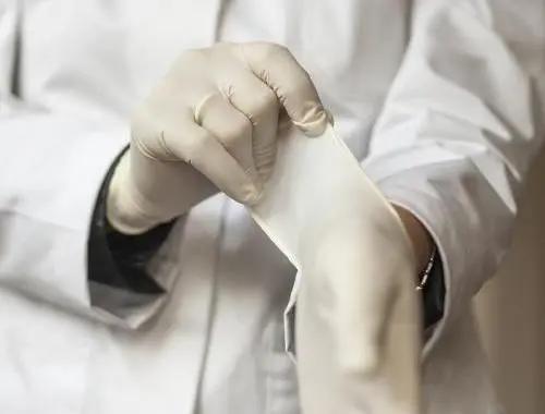 给抗疫前线医护人员的物资,为抗疫前线运送抗疫物资