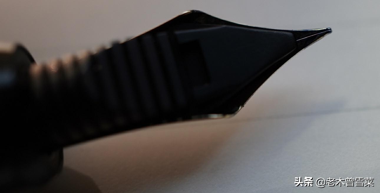 比较细的金尖钢笔,黄色笔尖和金尖钢笔区别