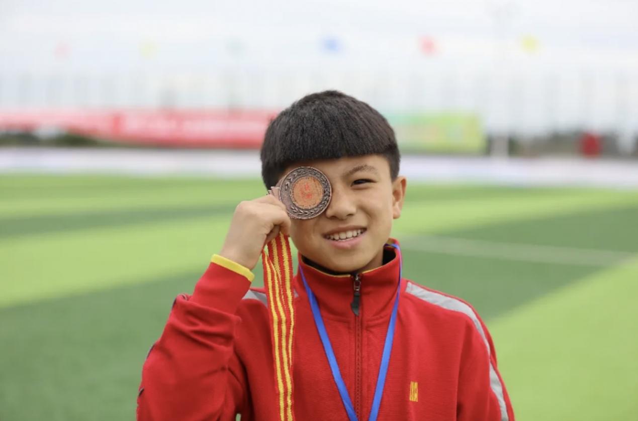 有人为五万元的球鞋买单，有人却用一双免费球鞋走进了世界杯