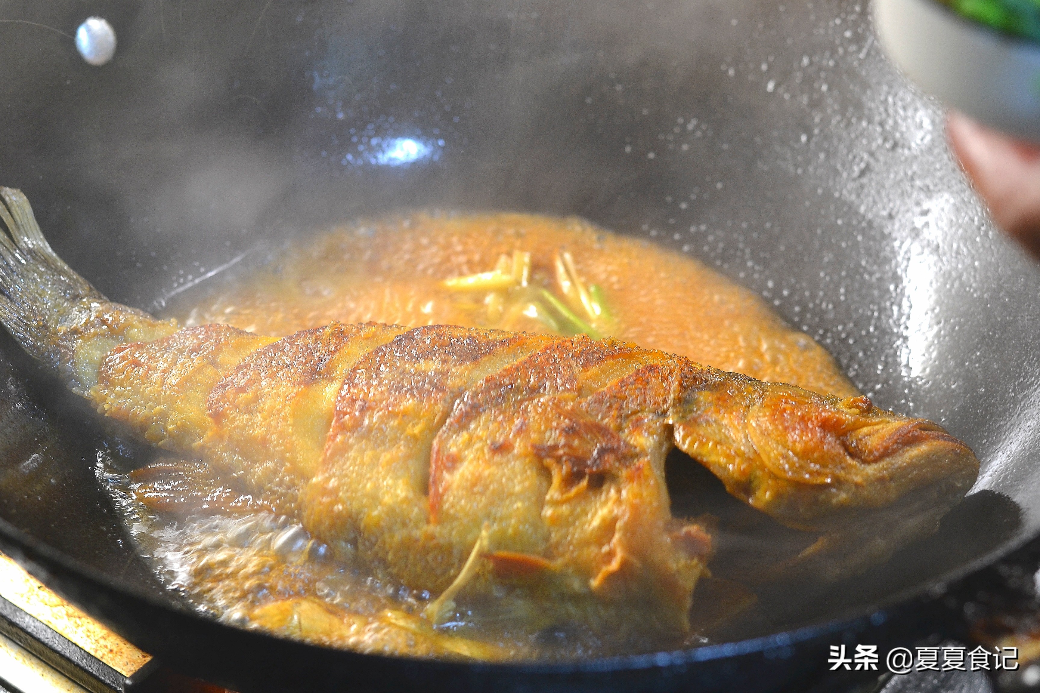 红烧鱼不煎不炸如何调配酱汁,红烧鱼教你正确做法鲜香入味