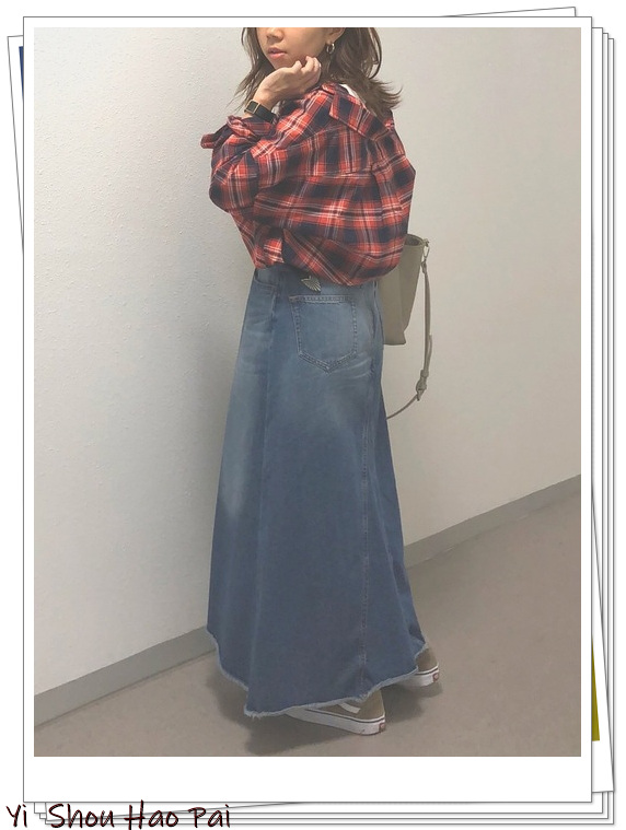 红色小格子衬衫女长袖时尚穿搭,红色格子衬衫配什么颜色裤子好看