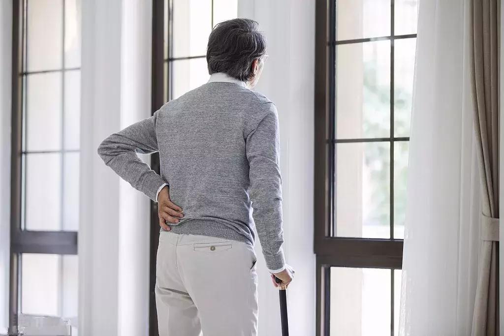 记住“颈腰诊断歌”，立马就知病根在哪！